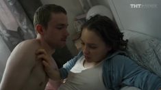 Юлия Хлынина показала голые сиськи в сериале «Звоните ДиКаприо!» фото #1