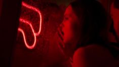 Голая грудь Юлии Хлыниной в российском фильме «Селфи» фото #3