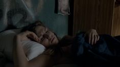 Голая попа Яны Голд в сериале «Укушенная» фото #1