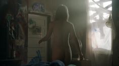 Голая попа Яны Голд в сериале «Укушенная» фото #6