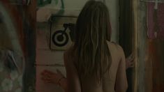 Голая попа Яны Голд в сериале «Укушенная» фото #10