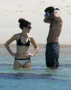 Аппетитные ягодицы Кейт Бекинсейл в купальнике фото #5