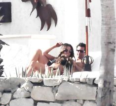 Кейт Бекинсейл в черном бикини в Мексике фото #7