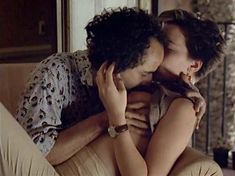 Молодая Кейт Бекинсейл топлесс в фильме «Фламандская доска» фото #12