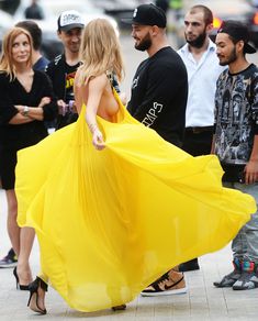 Глюкоза засветила грудь на шоу «Вегас»