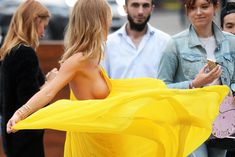 Глюкоза засветила грудь на шоу «Вегас»