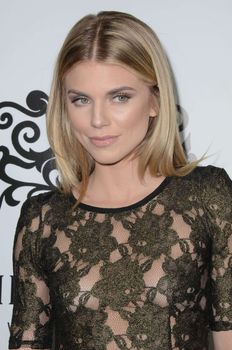 АннаЛинн МакКорд без лифчика на открытии Gallerie Montaigne фото #1