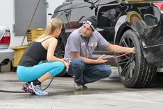 Джоанна Крупа без бюстгальтера на бензоколонке фото #13