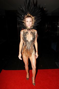 Джоанна Крупа с глубоким вырезом на Halloween фото #7