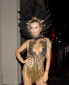 Джоанна Крупа с глубоким вырезом на Halloween фото #14