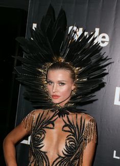 Джоанна Крупа с глубоким вырезом на Halloween фото #19