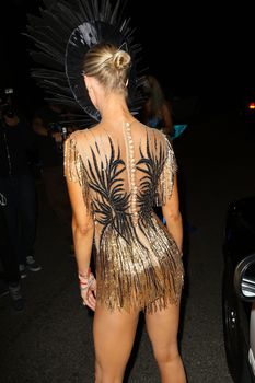 Джоанна Крупа с глубоким вырезом на Halloween фото #20