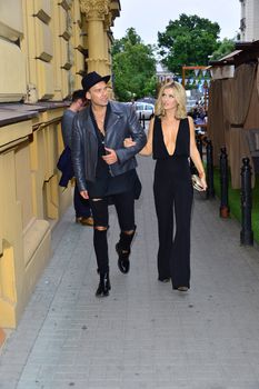 Открытое декольте Джоанны Крупы на Playboy Car фото #3