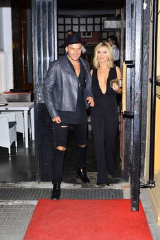 Открытое декольте Джоанны Крупы на Playboy Car фото #6