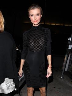 Засвет груди Джоанны Крупы в ресторане фото #11