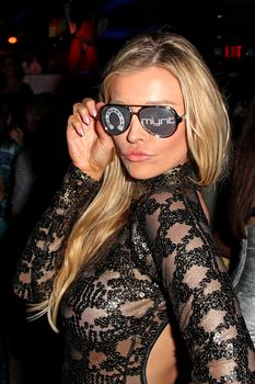 Джоанна Крупа засветила соски в клубе фото #6