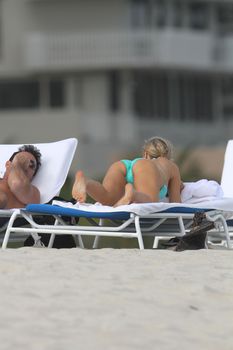 Джоанна Крупа показала аппетитную фигуру в купальнике фото #7