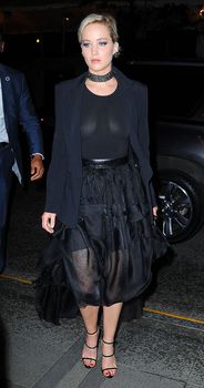 Голый засвет Дженнифер Лоуренс в Манхеттене фото #11