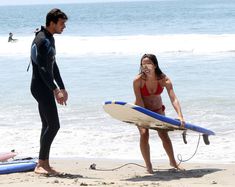 Майлин Класс в красном бикини учится серфингу фото #11