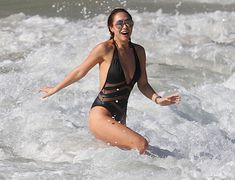 Соблазнительная Майлин Класс купается в Кейптауне фото #28