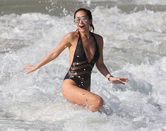 Соблазнительная Майлин Класс купается в Кейптауне фото #29