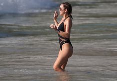 Соблазнительная Майлин Класс купается в Кейптауне фото #58