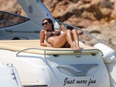 Сексуальная фигура Майлин Класс в бикини фото #3