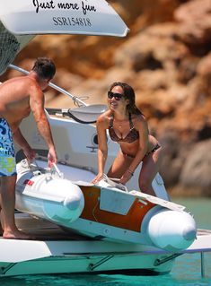 Сексуальная фигура Майлин Класс в бикини фото #5