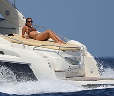 Сексуальная фигура Майлин Класс в бикини фото #12