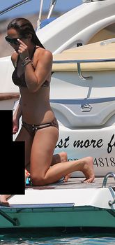 Сексуальная фигура Майлин Класс в бикини фото #24