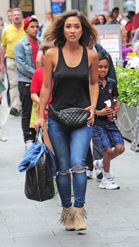 Торчащие соски Майлин Класс в Лондоне фото #5