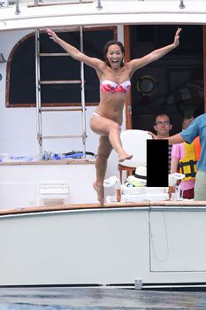 Майлин Класс в бикини на яхте в Канкуне фото #9