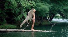 Голая Джейми Кинг в фильме «Летние забавы» фото #1