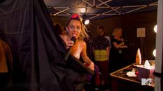 Майли Сайрус засветила грудь на премии MTV Video Music Awards фото #1