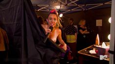 Майли Сайрус засветила грудь на премии MTV Video Music Awards фото #2