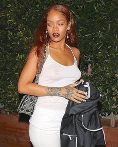 Рианна без нижнего белья в Санта-Монике фото #1