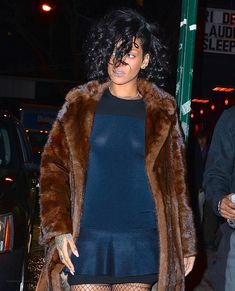 Засвет сосков Рианны в Нью-Йорке фото #6