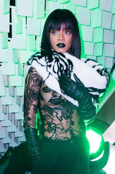 Рианна засветила сосок на Jean Paul Gaultier Fashion Show фото #10