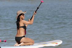 Сексуальная фигура Рианны в купальнике на Гавайях фото #7