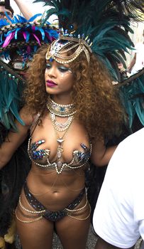Развратная Рианна на карнавале в Барбадосе фото #1