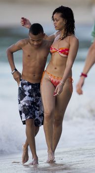 Горячая Рианна в купальнике в Барбадосе