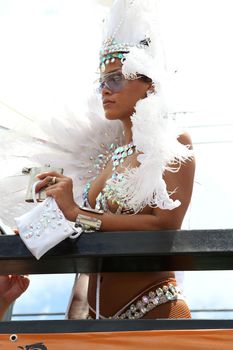 Рианна в откровенном наряде на карнавале в Барбадосе фото #7