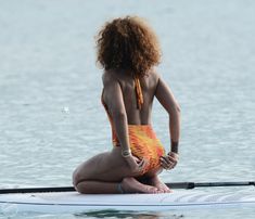 Рианна в оранжевом монокини в Барбадосе фото #10