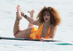 Рианна в оранжевом монокини в Барбадосе фото #12