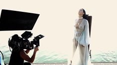 Рианна топлесс на съемке клипа Needed Me фото #7