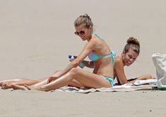 АннаЛинн МакКорд загорает на пляже в Лос-Анджелесе фото #9
