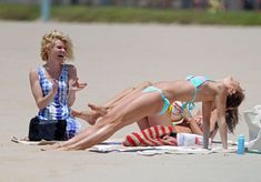 АннаЛинн МакКорд загорает на пляже в Лос-Анджелесе фото #28