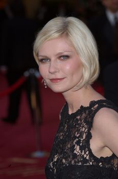 Кирстен Данст засветила соски на премии «Оскар»