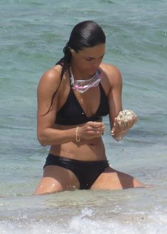 Аппетитное тело Мишель Родригес в черном бикини фото #18