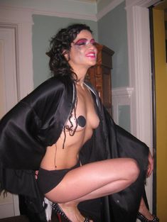 Мишель Родригес показала голую грудь фото #1